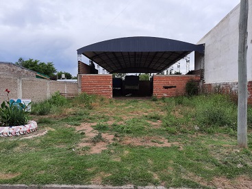 Terreno con tinglado amplio